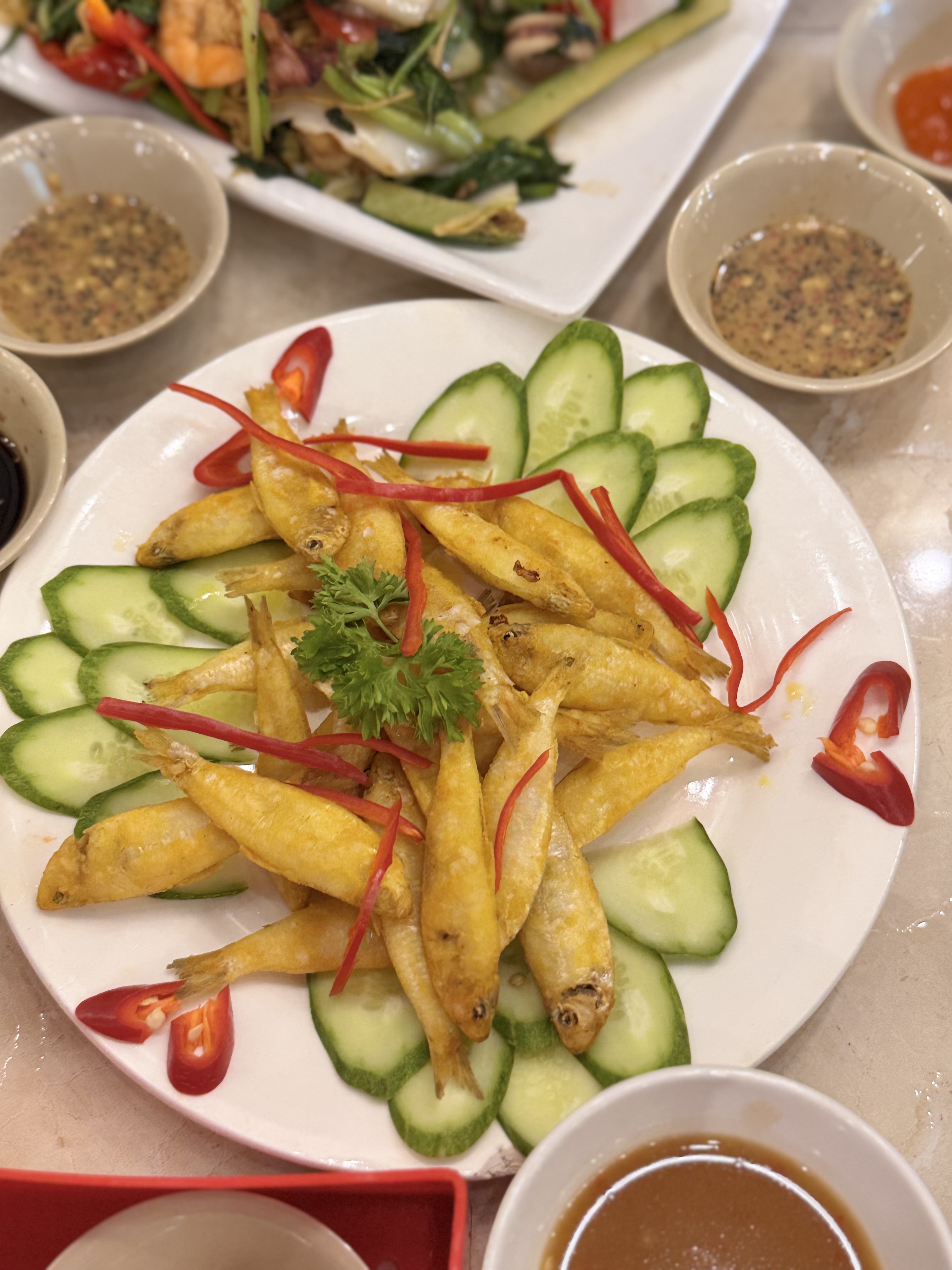 Cá mai chiên giòn mắm me